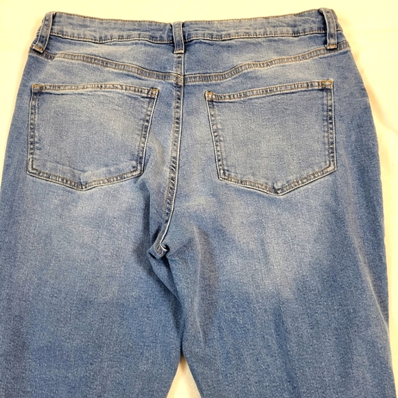 No Boundries Regular Fit Women's 15 Blue Medium Wash 5-Pocket Distressed Jeans - Picture 9 of 14